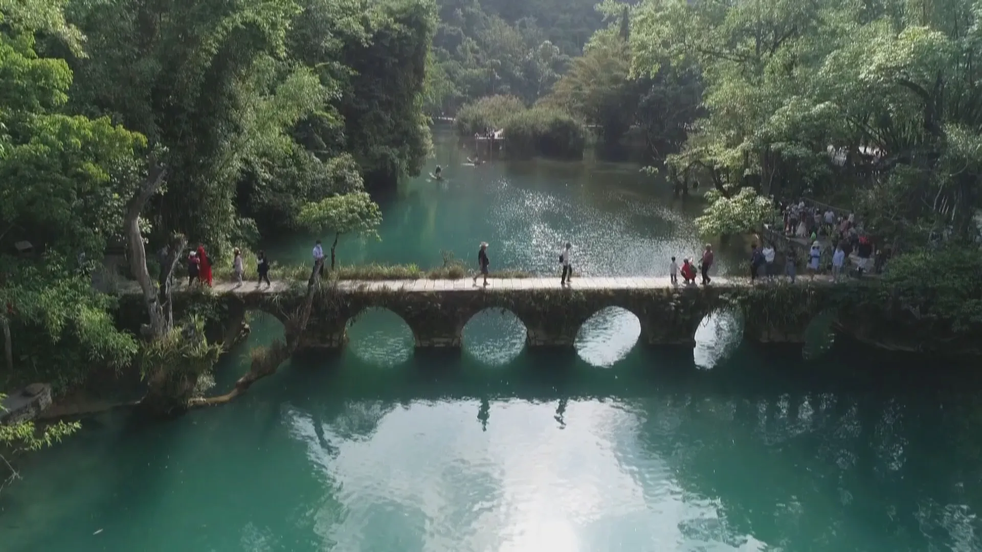 《艾尔登法环》玩家打造等距视角截图，交界地美景被挖掘